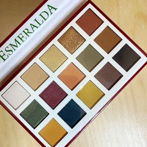 Esmeralda by Beauty Creations Eyeshadow Palette